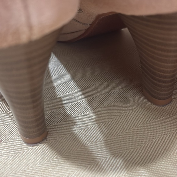 Knee High Rouged Boot Size 8 - Picture 3 of 7